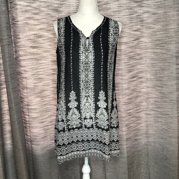 WORLD MARKET SMALL B&W COVERUP - Picture 1 of 8
